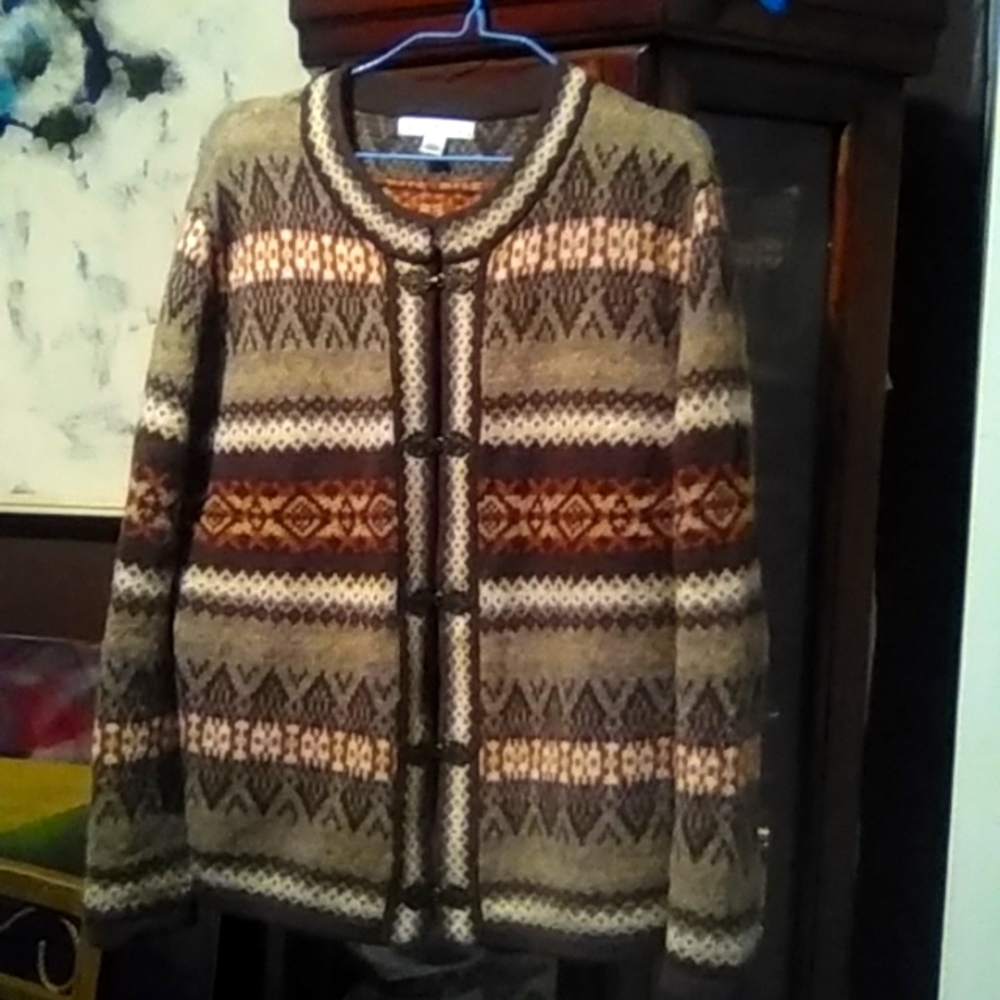 SUSAN BRISTOL LONG SLEEVE CARDIGAN WITH 5 BUTTON CLASPS